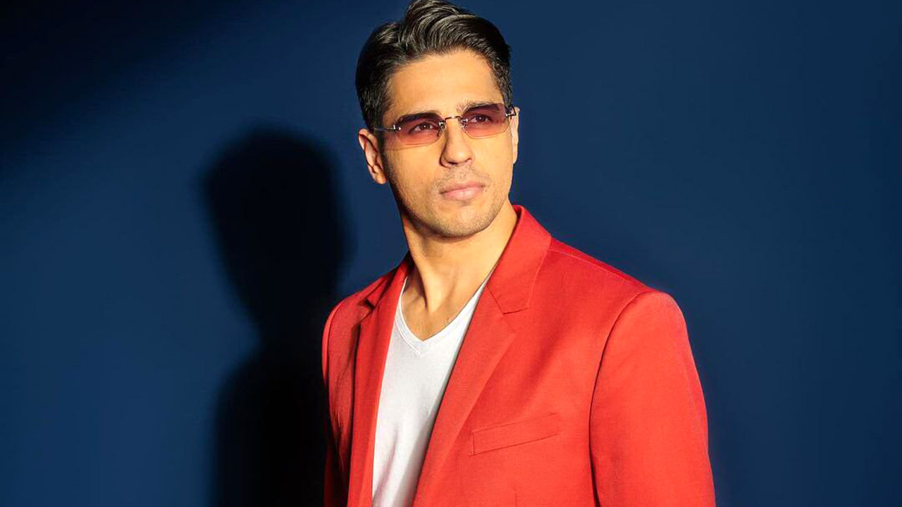 SCOOP Siddharth Malhotra picks Indian Police Force over Rowdy Rathore 2