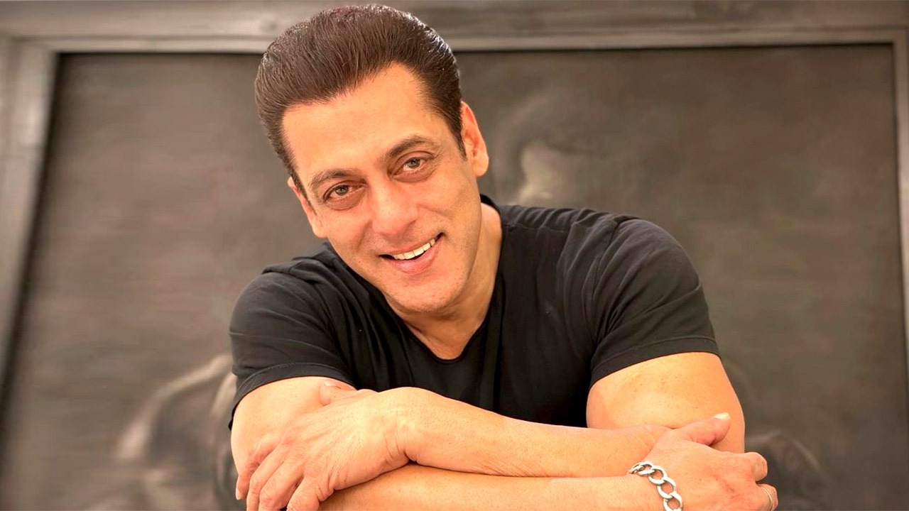 Salman Khan reveals his favourite cricket player in this IPL BTS video; watch : Bollywood News