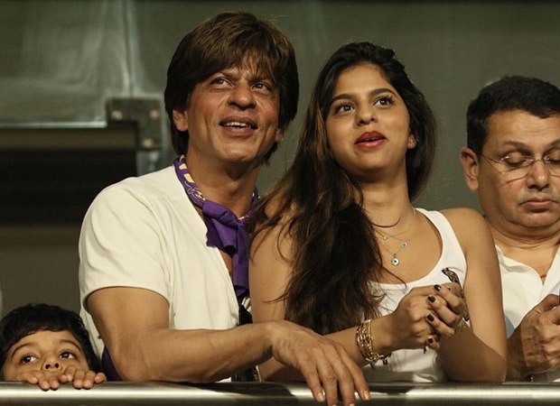 Shah Rukh Khan showers love on “lil lady in red” Suhana Khan as she makes media debut; says, “Well dressed, well spoken” : Bollywood News