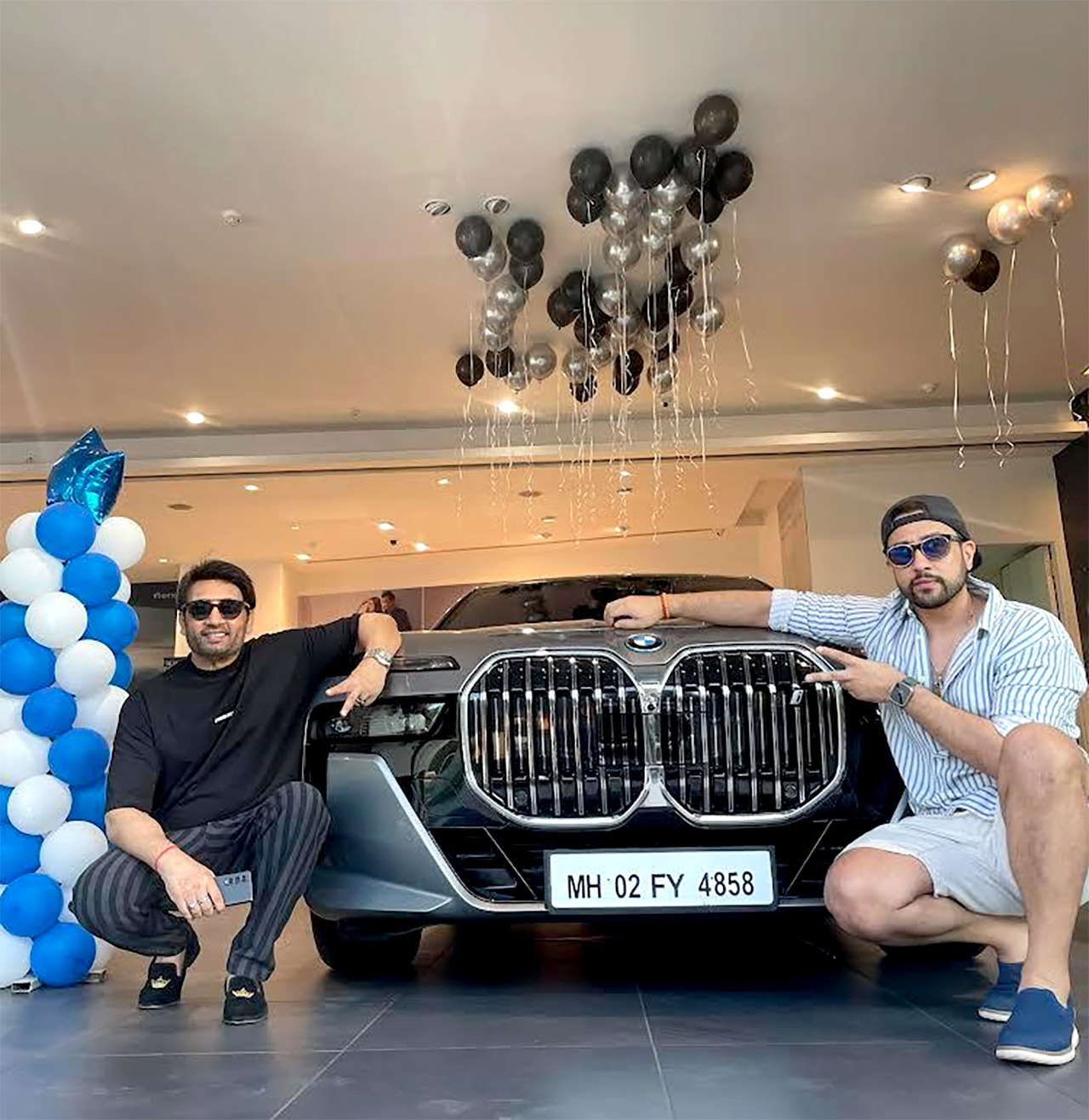 Shekhar Suman gifts wife a swanky BMWi7 worth Rs. 2.4 cr on their wedding anniversary; says, “My family should always have the best” : Bollywood News