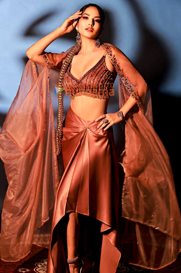 sunny leone 1 60