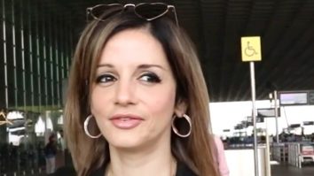 Sussane Khan smiles for paps at the airport