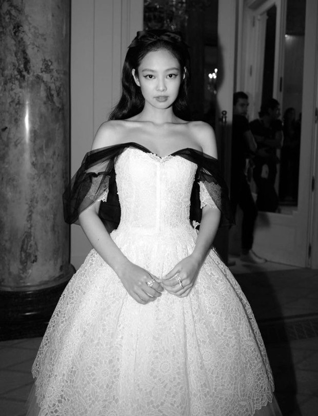 BLACKPINK’s Jennie spellbinds in Chanel midi lace dress for The Idol premiere at Cannes 2023 