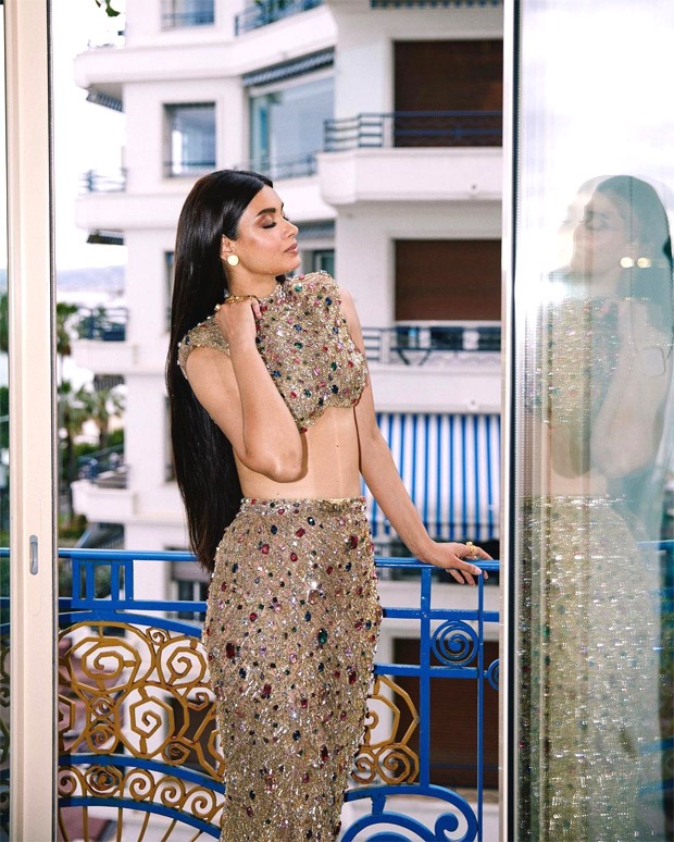 Cannes 2023: Diana Penty exudes elegance in Falguni & Shane Peacock-created elegant crop top and embellished fitted skirt Cannes 2023: Diana Penty exudes elegance in Falguni & Shane Peacock-created elegant crop top and embellished fitted skirt