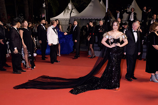 Cannes 2023: Influencer Kusha Kapila steals the show in a shimmering black and gold gown