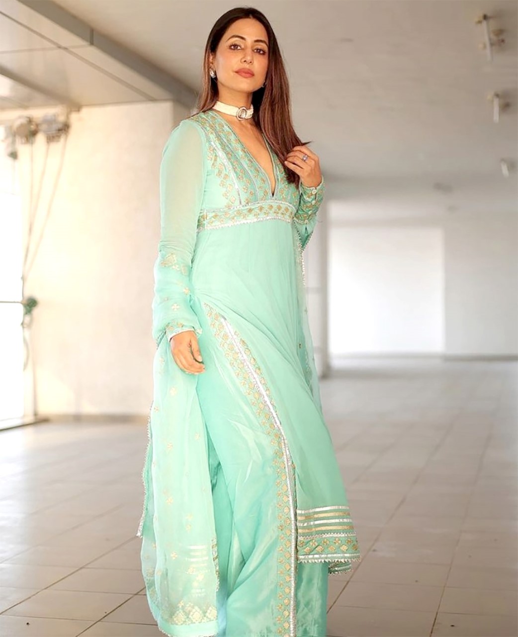 Hina Khan's ethereal charm shines through in this exquisite anarkali ensemble