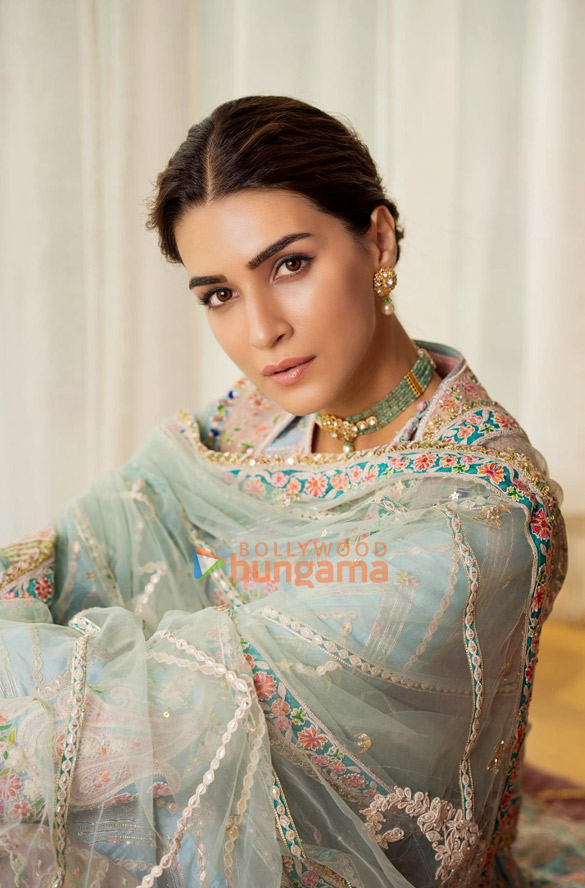 kriti sanon 1 220