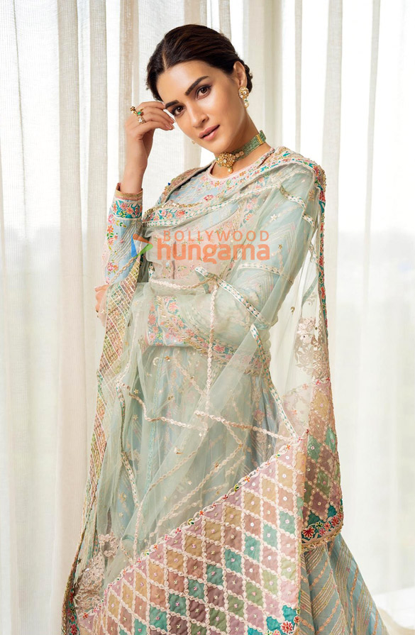 kriti sanon 1 222