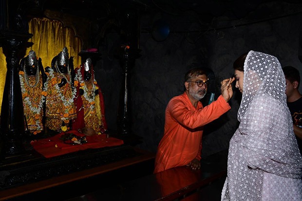 Kriti Sanon and Sachet-Parampara seek blessings at Sita Gufa and Kalaram Mandir for song 'Ram Siya Ram'