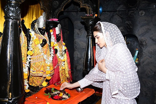 Kriti Sanon and Sachet-Parampara seek blessings at Sita Gufa and Kalaram Mandir for song 'Ram Siya Ram'