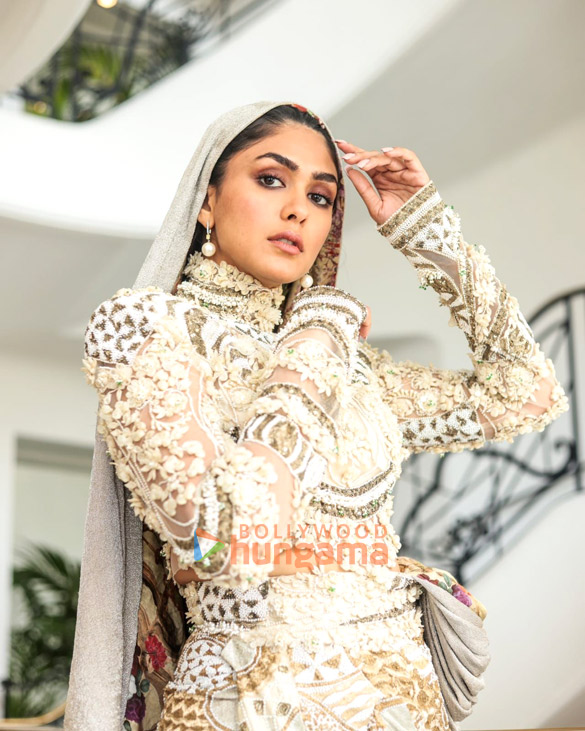 mrunal thakur 3 99