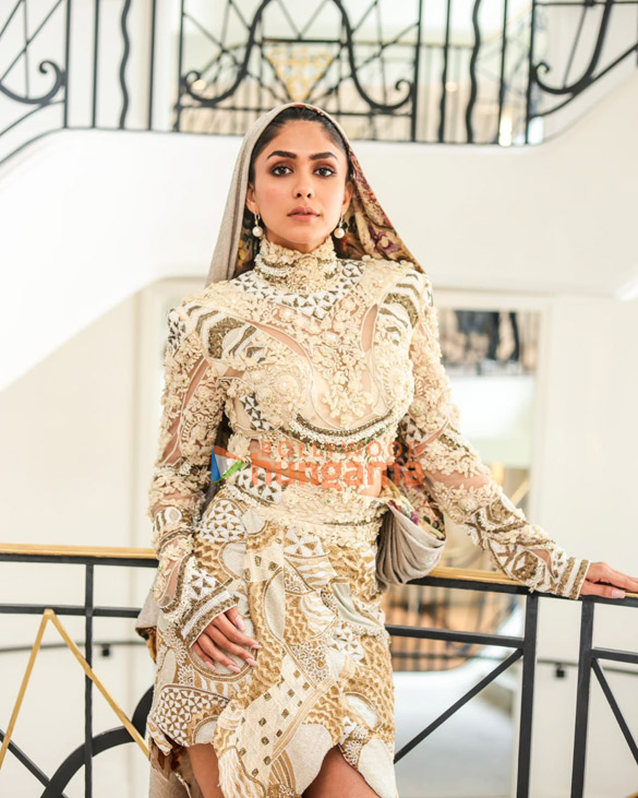 mrunal thakur 4 57