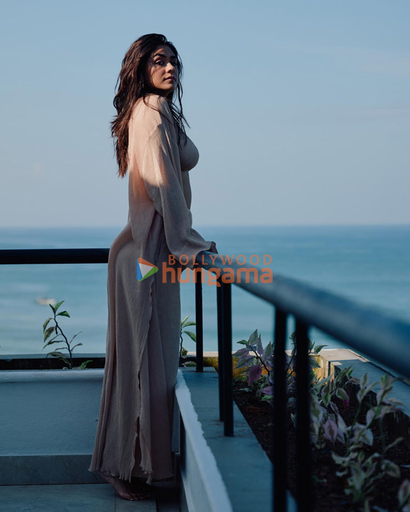 mrunal thakur 4 53