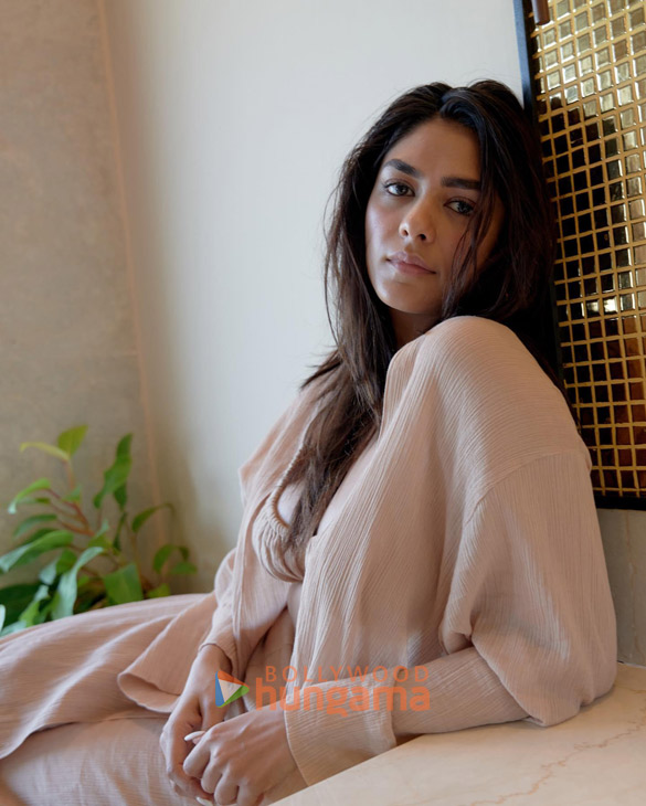 mrunal thakur 5 27