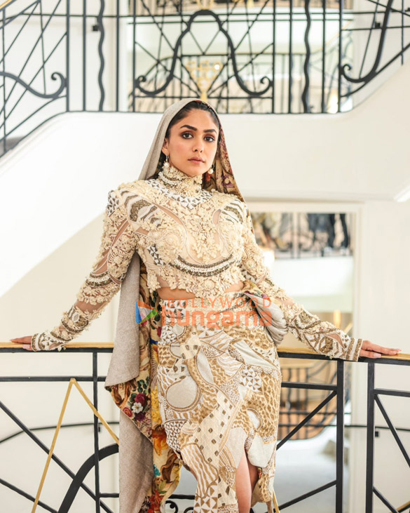 mrunal thakur 6 17