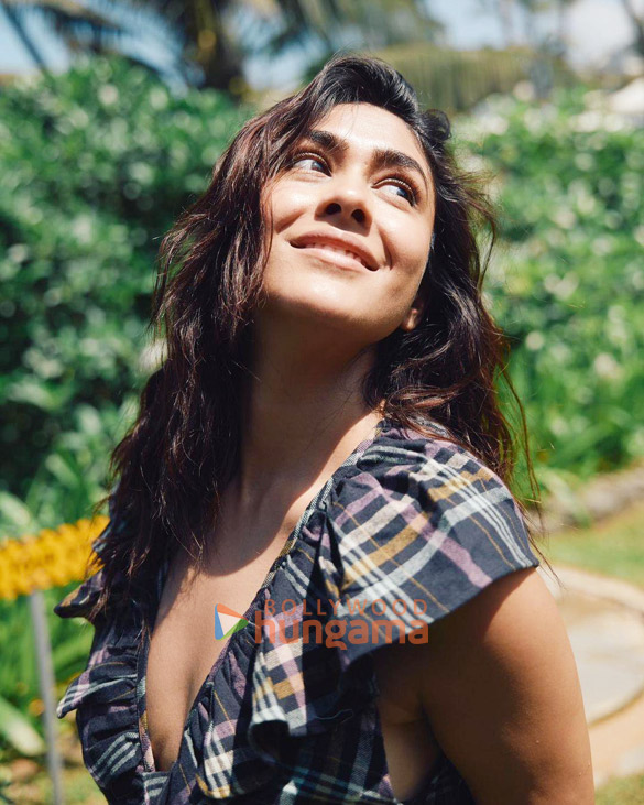 mrunal thakur 41