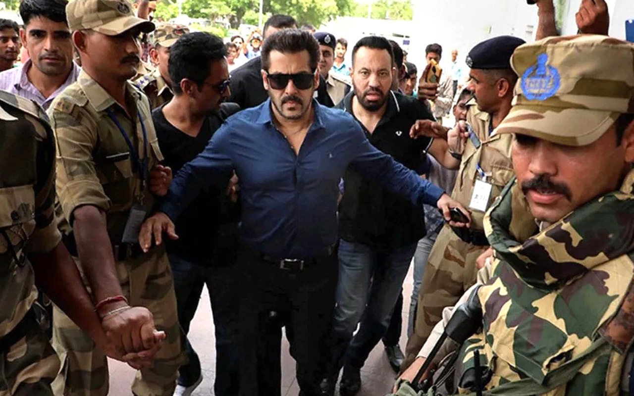 Mumbai Police issues lookout circular against man threatening Salman Khan 