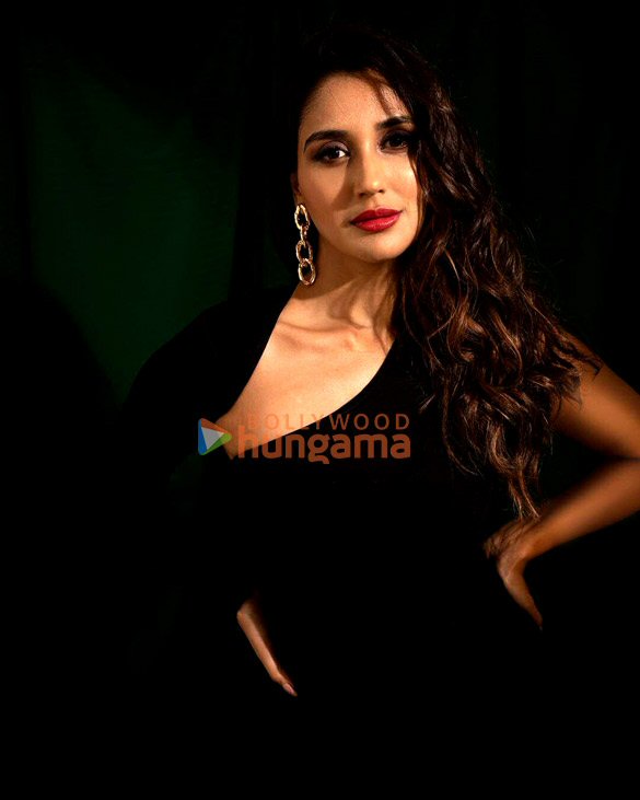 nikita dutta 2 62