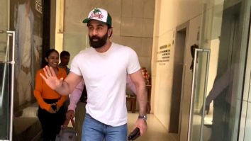 Paps capture Ranbir Kapoor as he gets clicked at RSVP office