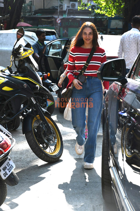 photos aditi rao hydari snapped in bandra 3