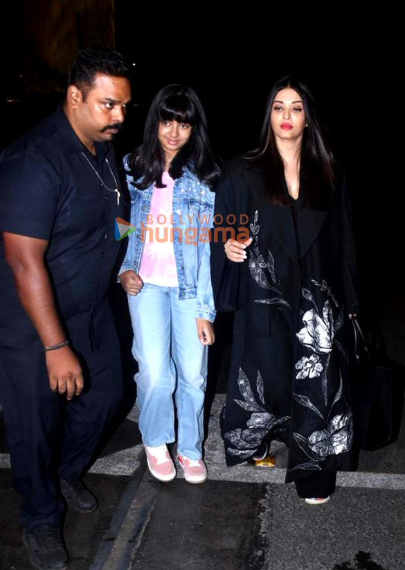 photos aishwarya rai bachchan aaradhya bachchan and anurag kashyap snapped at the airport 2