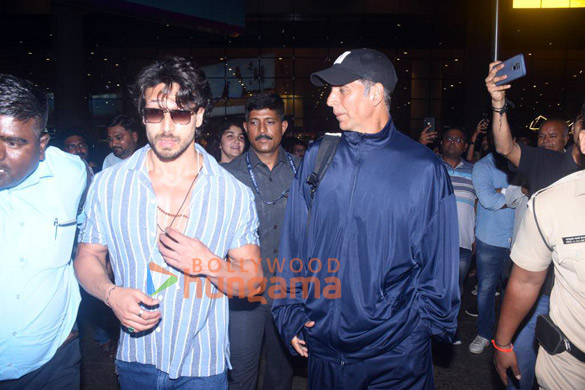 photos akshay kumar and tiger shroff snapped at the airport 2