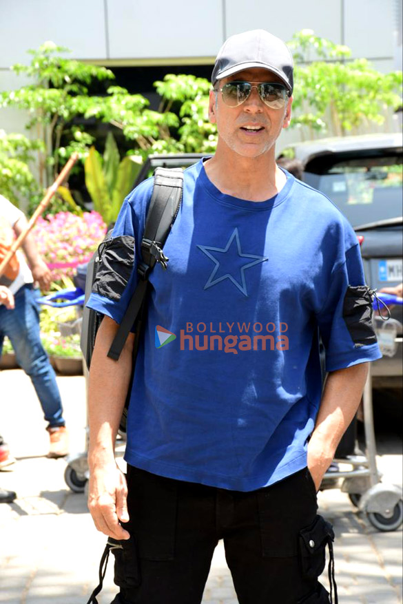 photos akshay kumar spotted at kalina airport 3 2