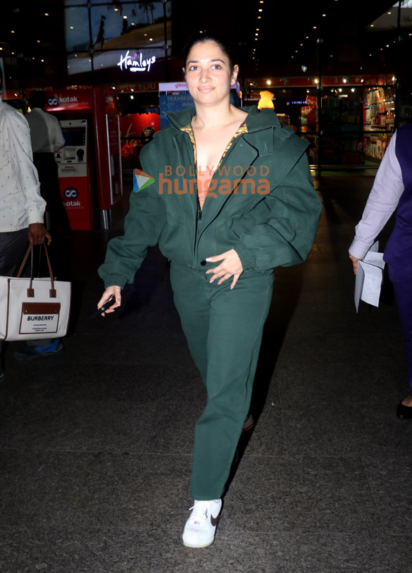 photos ananya panday rhea chakraborty tamannaah bhatia and aditi rao hydari snapped at the airport 3