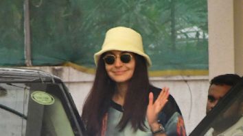 Photos: Anushka Sharma snapped at a dubbing studio in Juhu
