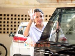Photos: Anushka Sharma snapped in Juhu
