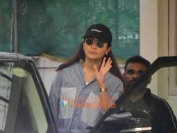 Photos: Anushka Sharma snapped in Juhu