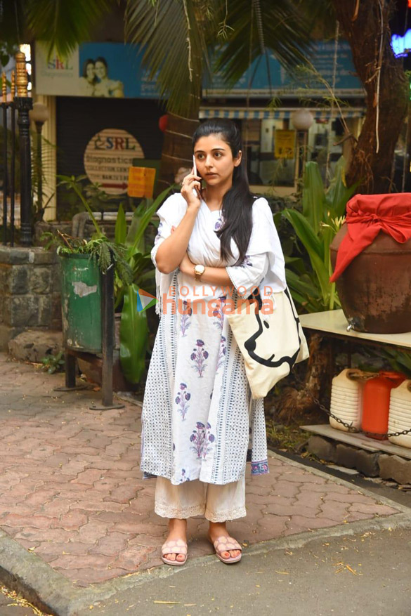 photos celebs attend nitesh pandeys funeral 1