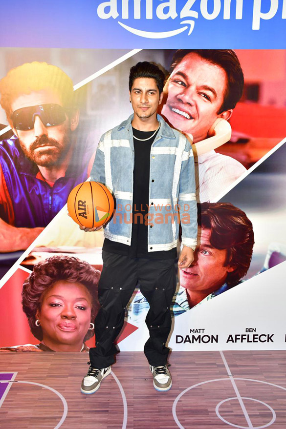 photos celebs grace the premiere of air courting a legend 8