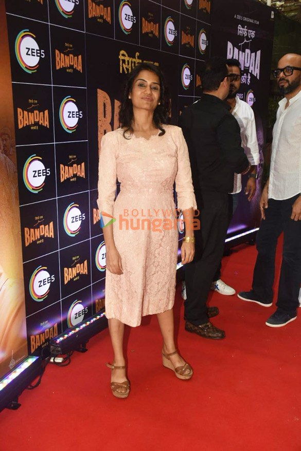 photos celebs grace the premiere of bandaa 1