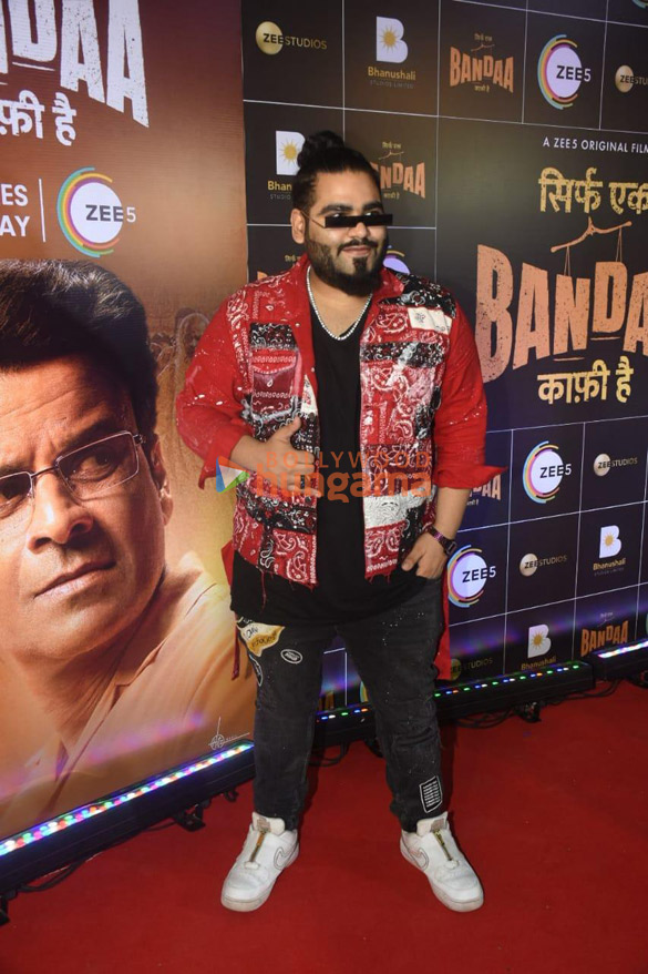 photos celebs grace the premiere of bandaa 9