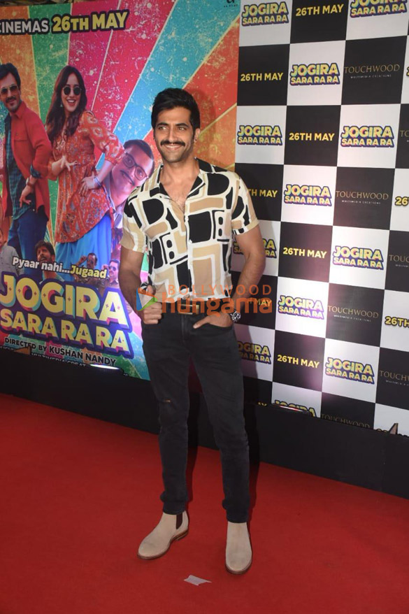 photos celebs grace the premiere of jogira sara ra ra 1