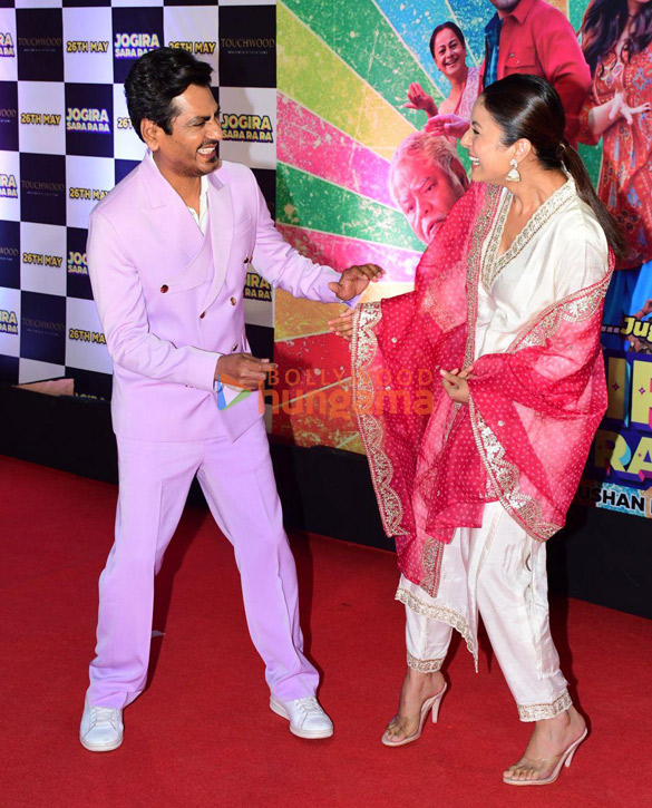 photos celebs grace the premiere of jogira sara ra ra 100 9