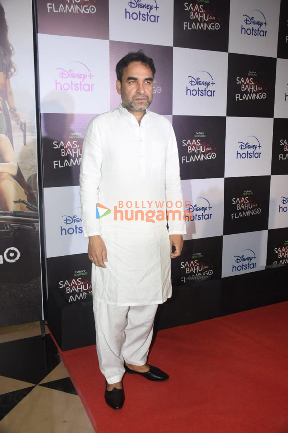 photos celebs grace the premiere of saas bahu aur flamingo 24