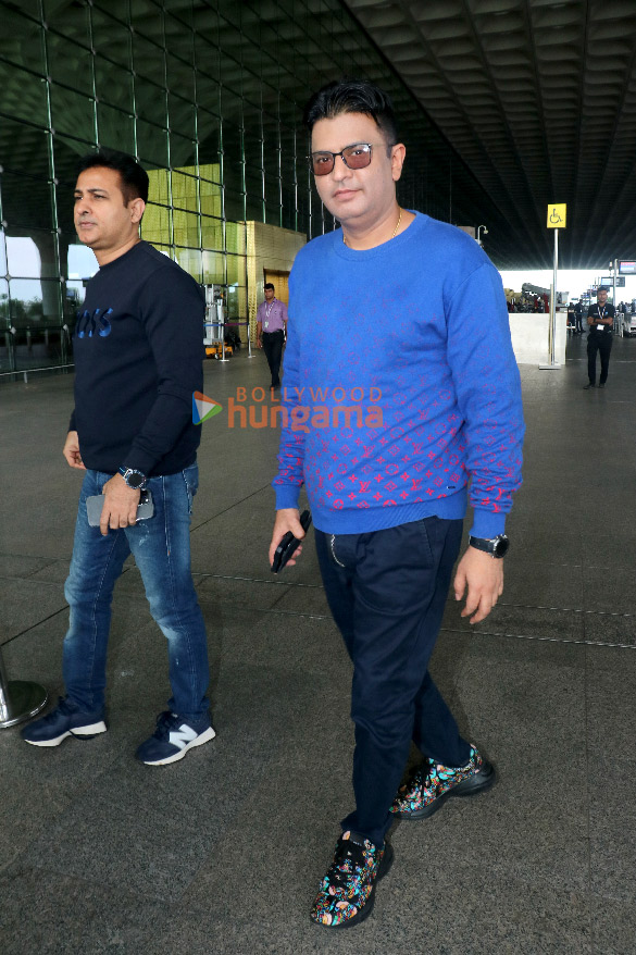 photos deepika padukone kriti sanon riteish deshmukh genelia dsouza and others snapped at the airport 1