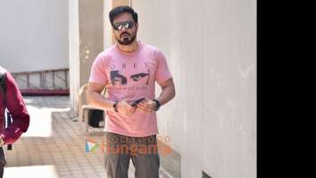 Photos: Emraan Hashmi snapped outside Vishesh Films’ office