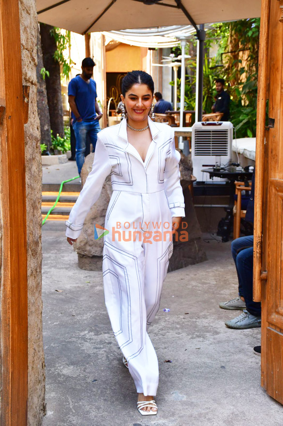 photos isha talwar snapped at one8 in juhu 1