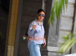 Photos: Kareena Kapoor Khan, Karisma Kapoor and Rima Jain at Randhir Kapoor’s residence at Bandstand Bandra