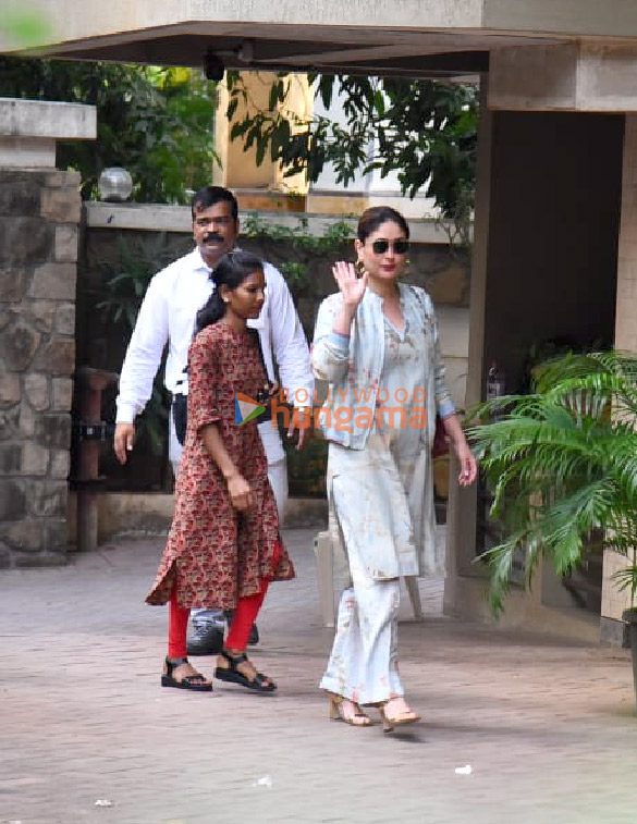 photos kareena kapoor khan and taimur ali khan snapped in bandra 4