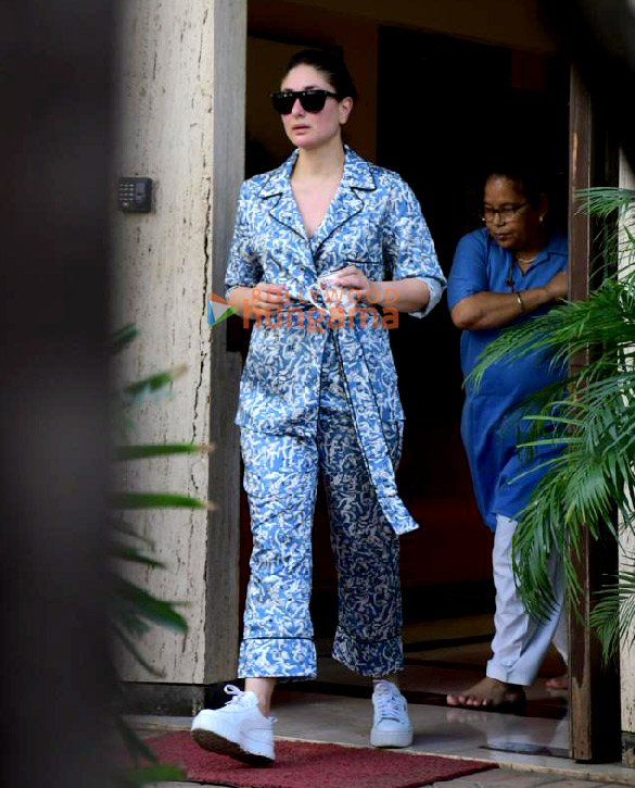photos kareena kapoor khan snapped in bandra 3 12