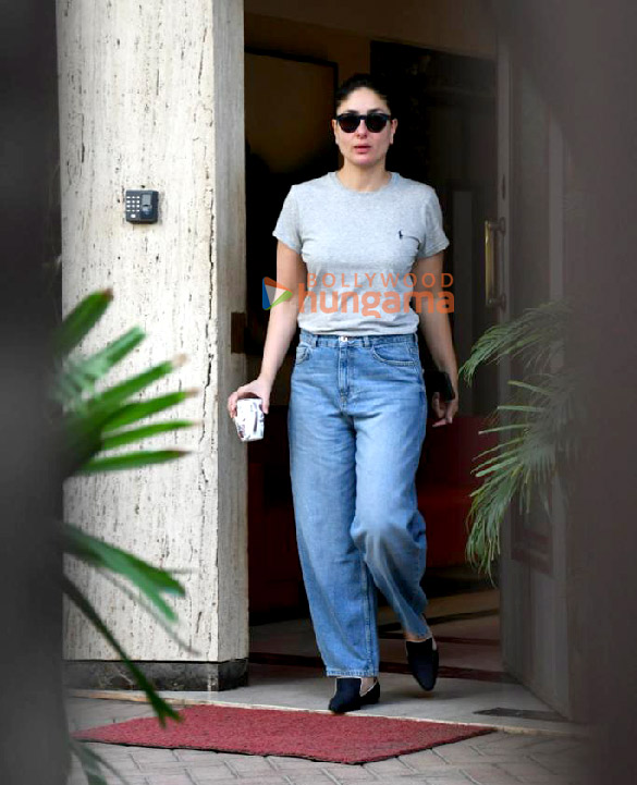 photos kareena kapoor khan snapped in bandra 3 10