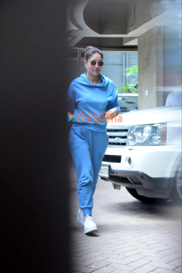 photos kareena kapoor khan spotted at bandra 2 2