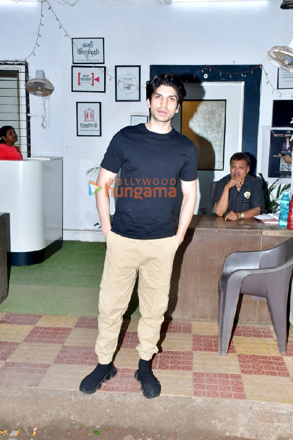 photos kartik aaryan karan mehta and vijay varma snapped at mukesh chhabras office in versova 2 2