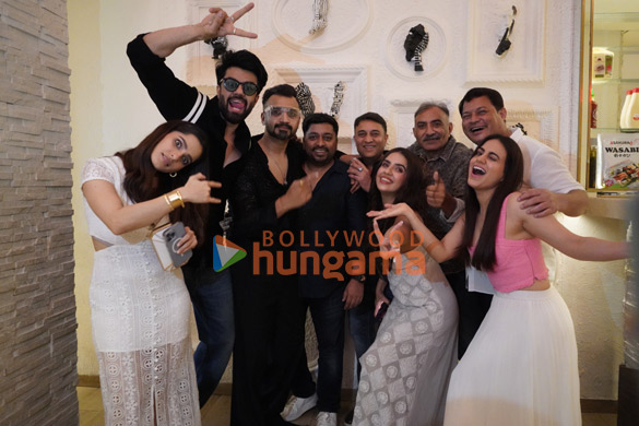 Photos: Maniesh Paul, Priya Bapat and others attend the wrap up bash of web series Rafuchakkar Photos: Maniesh Paul, Priya Bapat and others attend the wrap up bash of web series Rafuchakkar