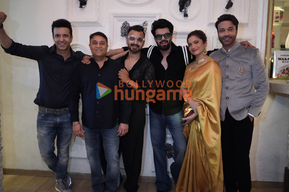 photos maniesh paul priya bapat and others attend the wrap up bash of web series rafuchakkar 6