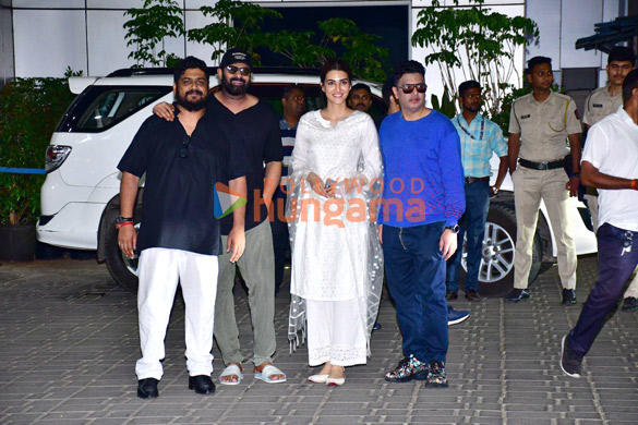 photos prabhas kriti sanon om raut and bhushan kumar snapped at the kalina airport 2